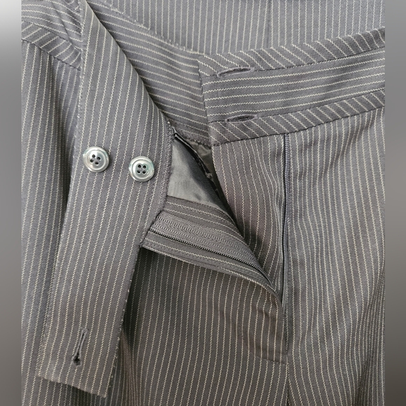 Tahari size 18 w black pinstripe silver shortsleeve pant suit and jacket - Picture 13 of 16